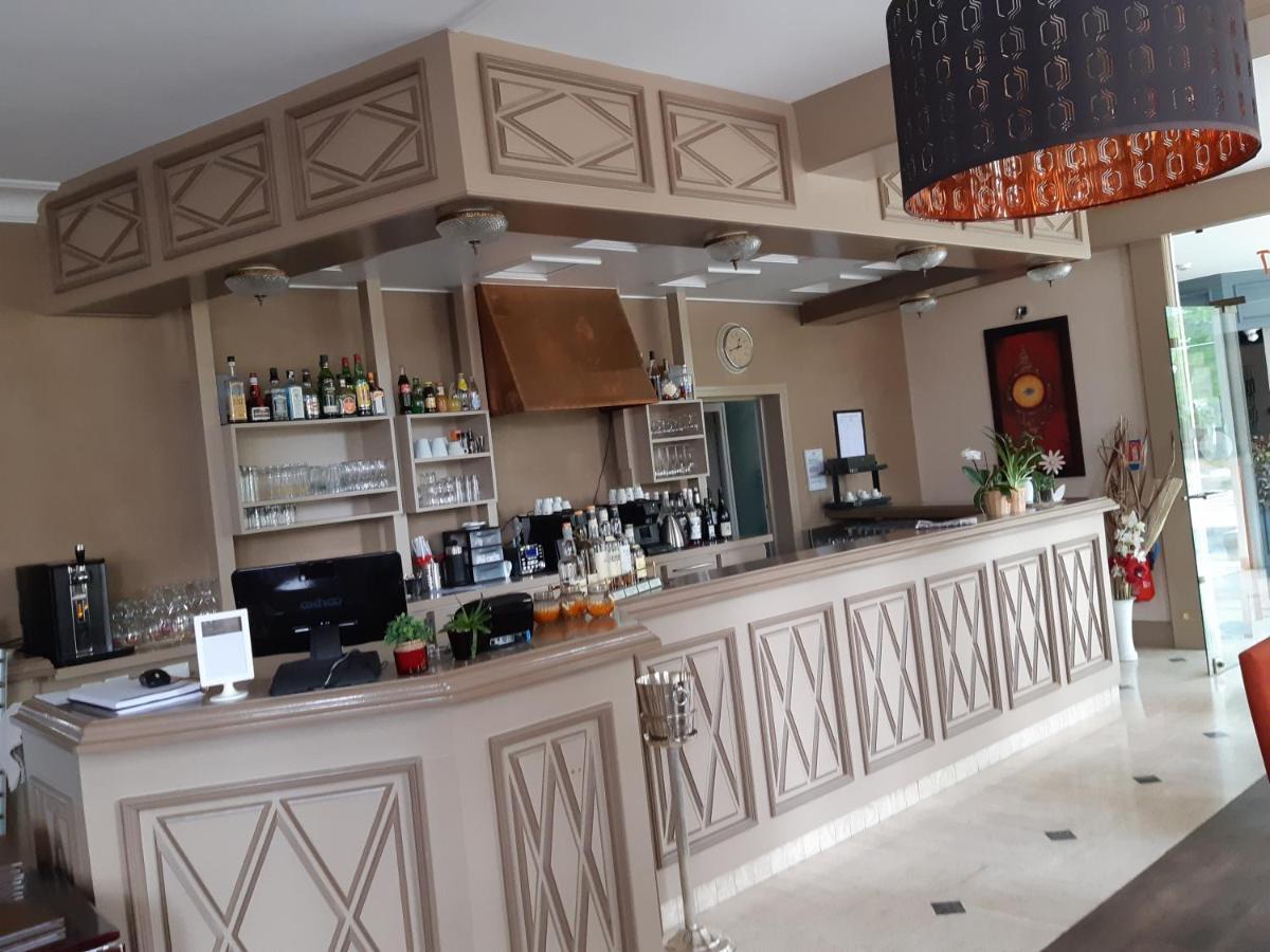 Logis Hotel Restaurant Le Parc Salbris Exterior photo